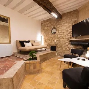 https://pierre-a-feu-apartment.fr-paris.fr